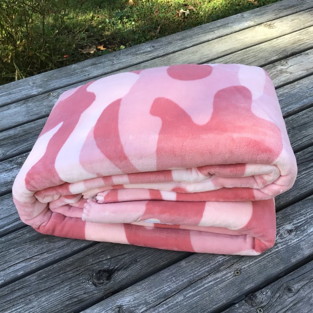 Victoria’s Secret PINK Pink Camo Sherpa Throw Blanket *RARE*
